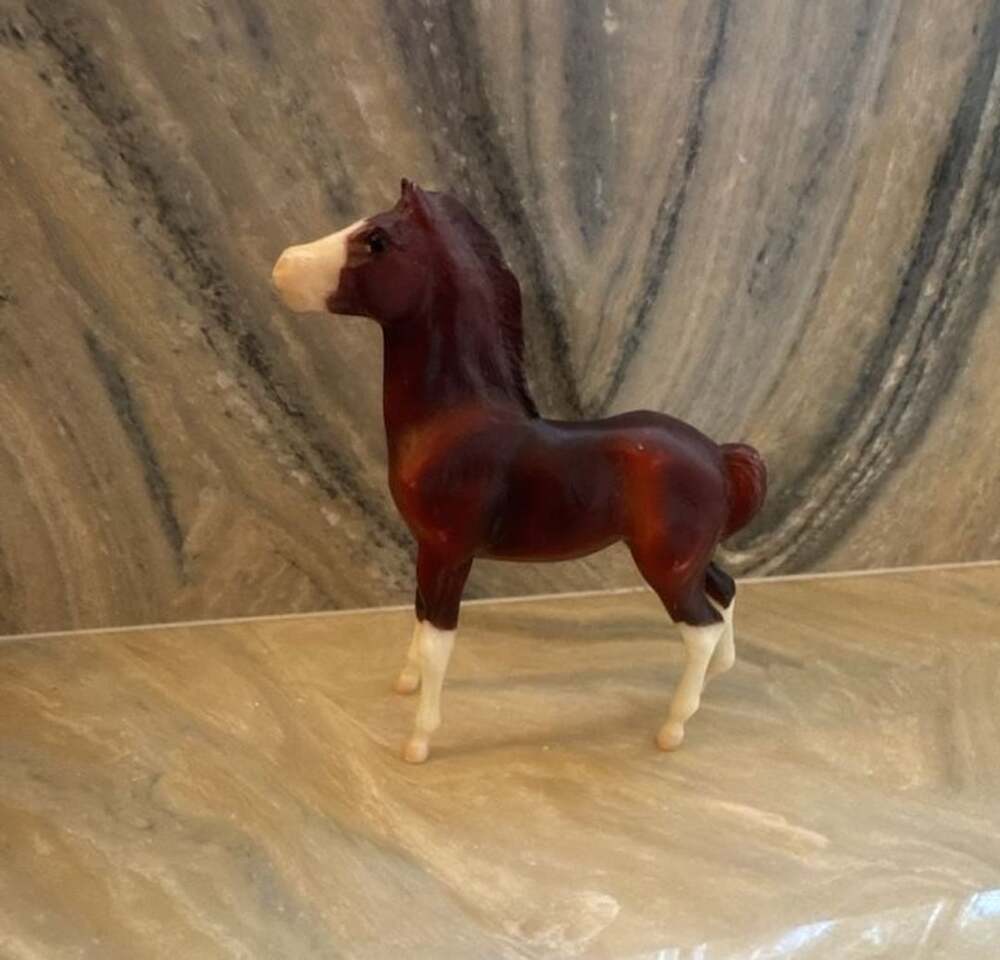 Breyer Classics Chestnut Mustang Foal Mesteno Roca Model Horse